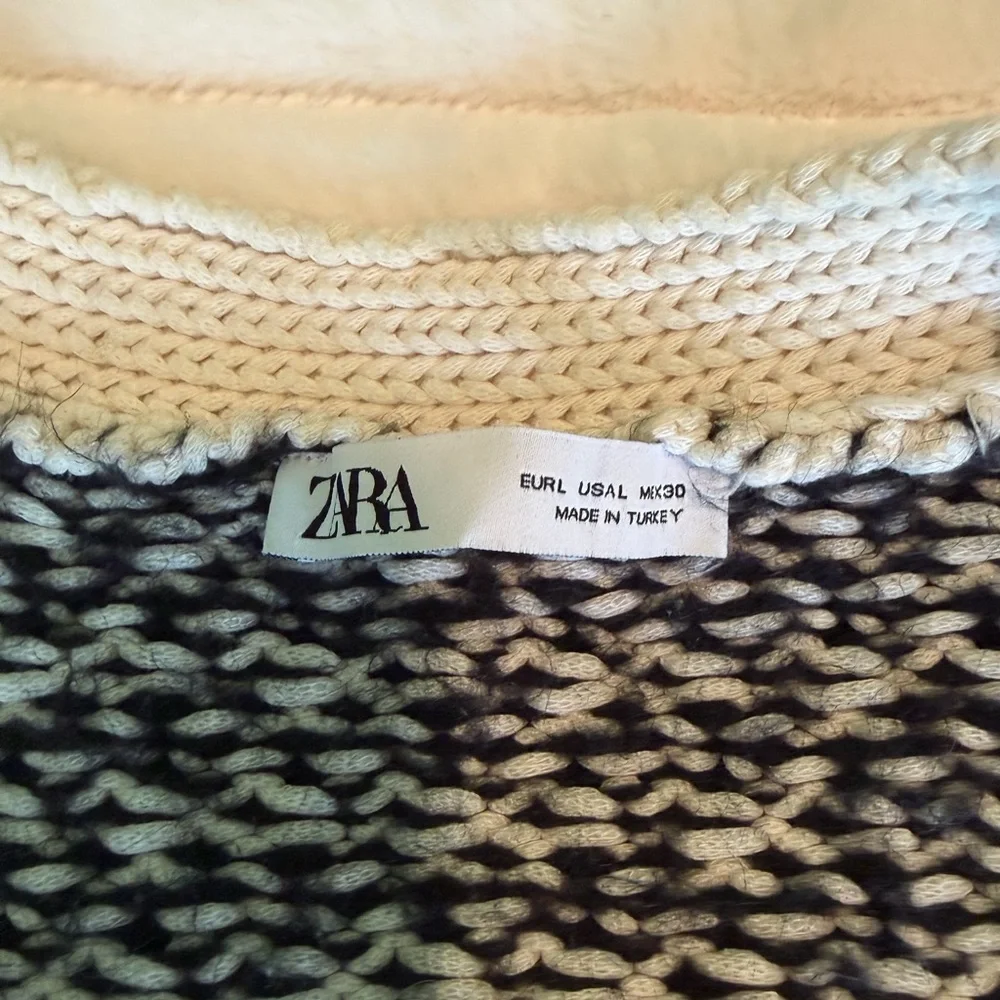Zara Cream and Black Patterned V-Neck Cardigan - Picture 3 of 3